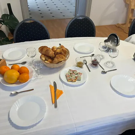 Chateau Camus Bed & Breakfast